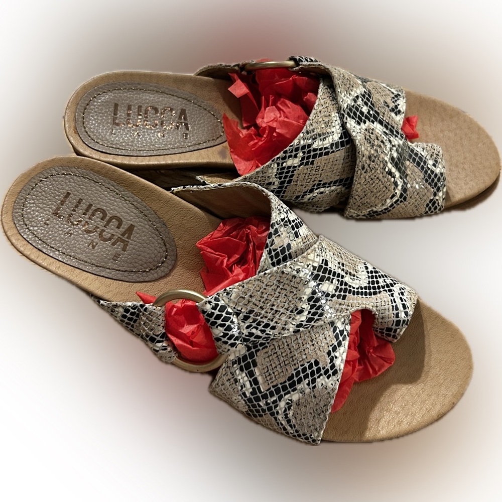 ✨Lucca Lane Royal Snake Leather Size 6M color is Safari✨